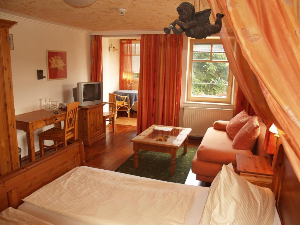 Landhotel Mariensaeule Wernstein am Inn Chambre photo
